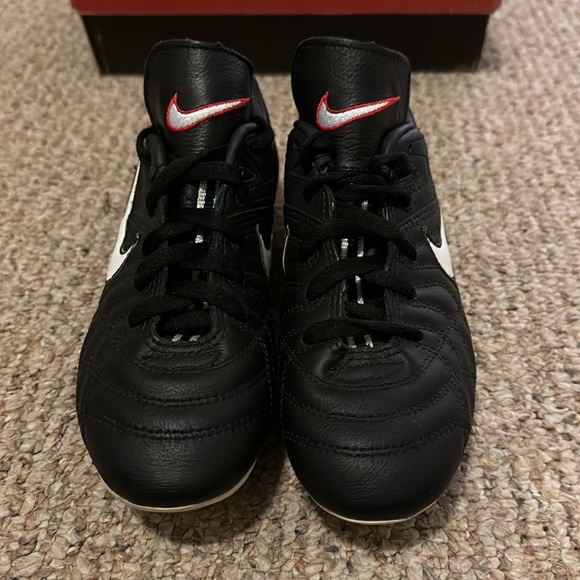 Vintage Nike Woman’s Tiempo Star Soccer Cleats - Picture 3 of 9